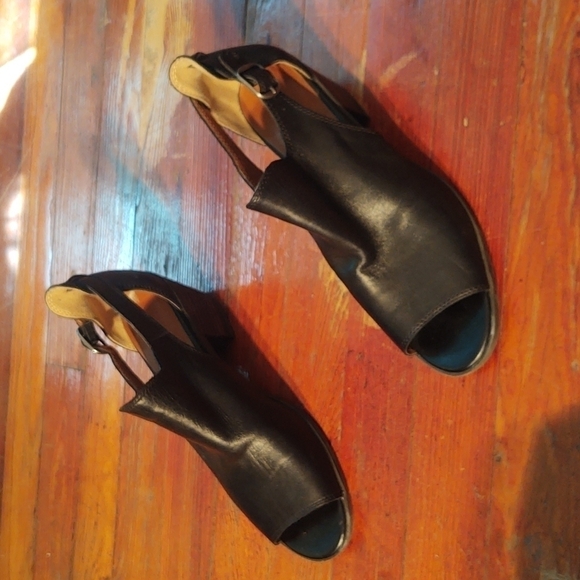 Lucky Brand Black Leather Sandals with Block Heel Sz 9 - Picture 3 of 10